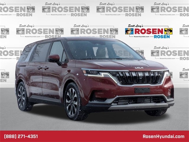 2022 Kia Carnival EX's photo