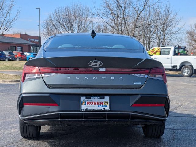 2025 Hyundai Elantra Limited - Photo 6
