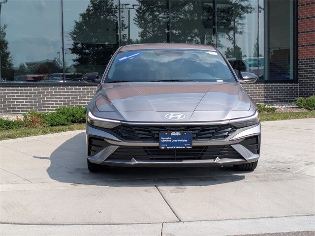 2025 Hyundai Elantra SEL Sport photo 2