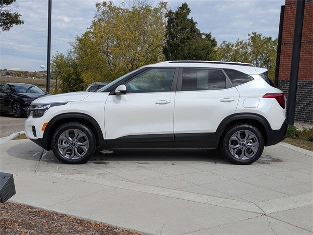 2024 Kia Seltos S photo 4