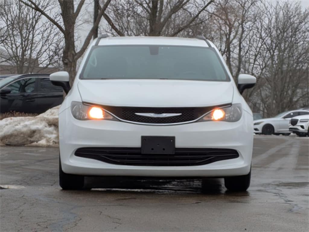 Used 2017 Chrysler Pacifica LX Minivan/Van