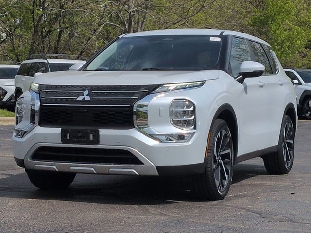 2023 Mitsubishi Outlander SE - Photo 3