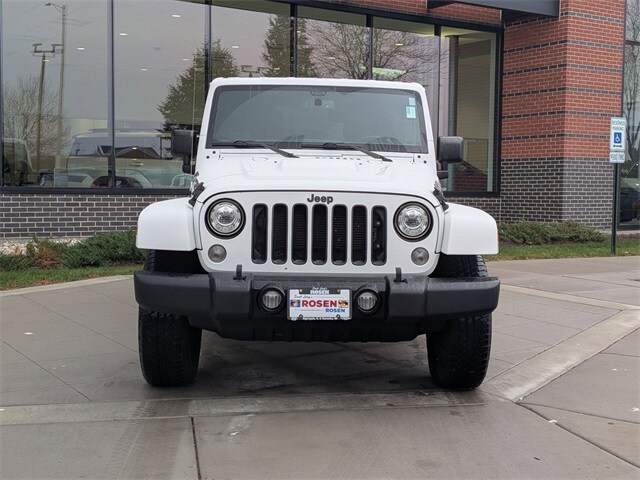 2017 Jeep Wrangler Unlimited Sahara photo 2