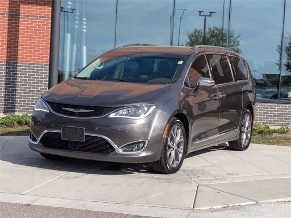 Used 2017 Chrysler Pacifica Limited Minivan/Van