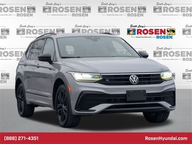 2022 Volkswagen Tiguan SE R-LINE BLACK's photo