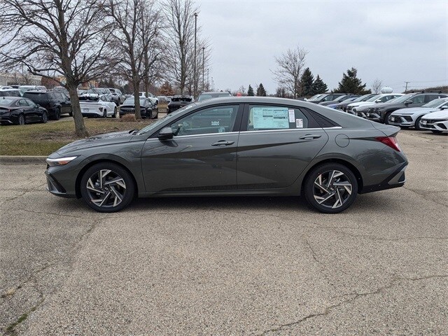 2025 Hyundai Elantra SEL Convenience photo 4