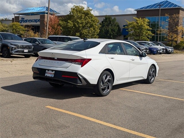 2025 Hyundai Elantra SEL Convenience photo 2