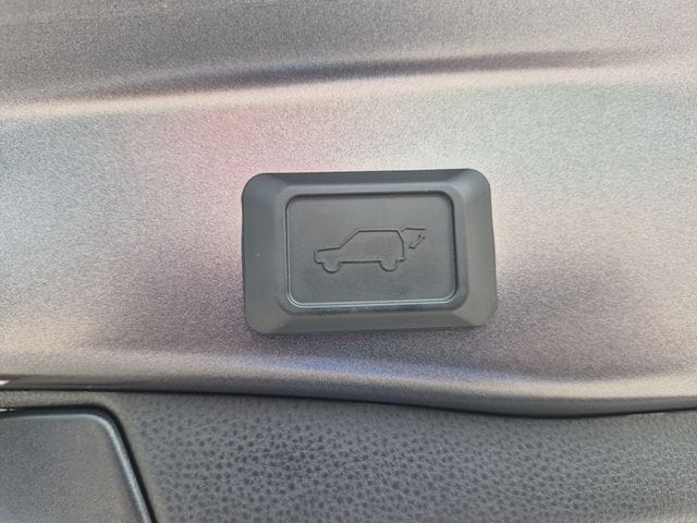 2023 Toyota RAV4 XLE - Photo 28
