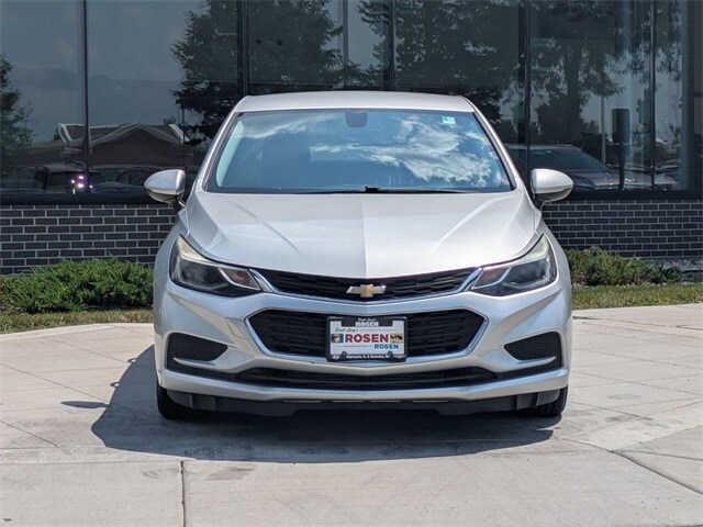 2018 Chevrolet Cruze LT photo 2