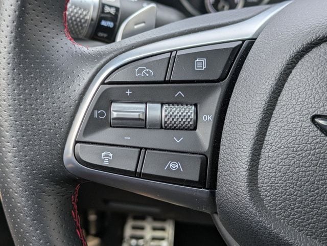 2025 GENESIS G70 Standard - Photo 16