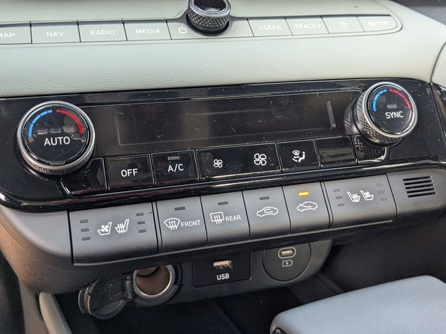 2025 Hyundai Elantra Limited - Photo 18