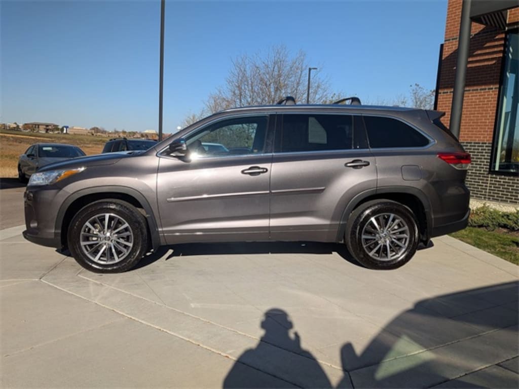 Used 2017 Toyota Highlander XLE SUV