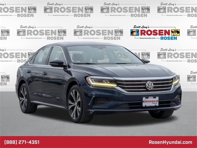 2021 Volkswagen Passat SE's photo