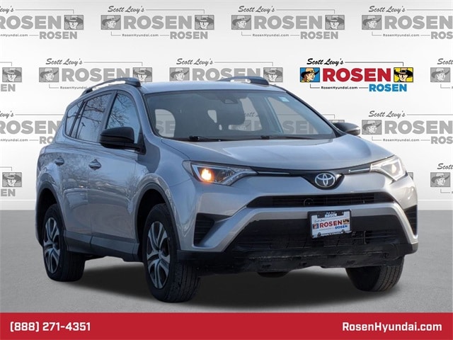 2017 Toyota RAV4 LE's photo