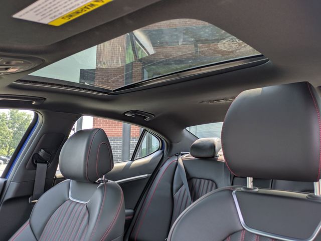 2025 GENESIS G70 Standard - Photo 14