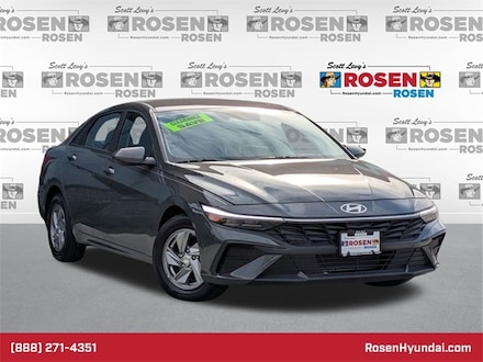 2024 Hyundai Elantra SE Sedan
