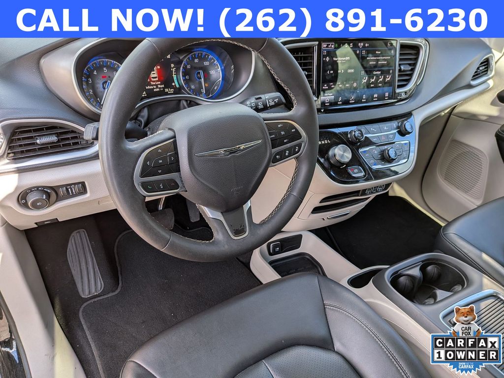 2024 Chrysler Pacifica Touring L - Photo 10