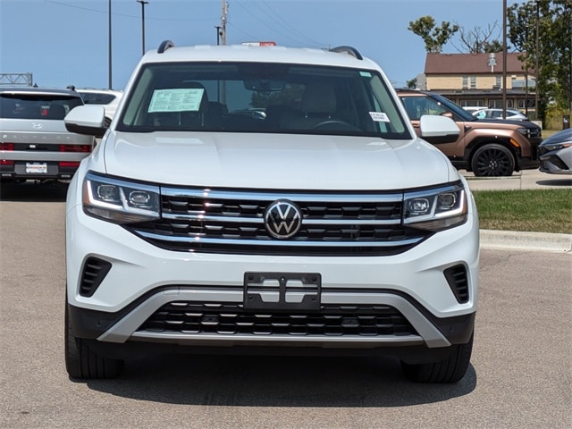 Used 2021 Volkswagen Atlas SE w/Tech with VIN 1V2HP2CA2MC571698 for sale in Kenosha, WI