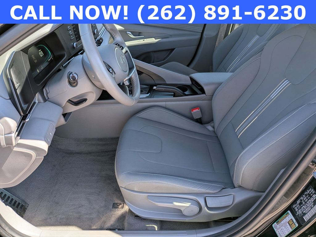 2025 Hyundai Elantra SEL - Photo 11