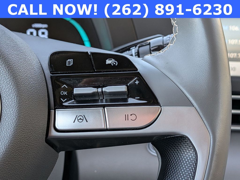 2025 Hyundai Elantra SEL - Photo 16