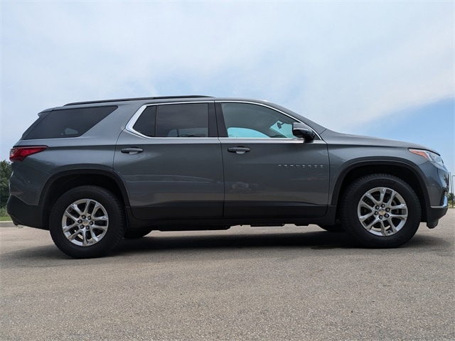 Used 2019 Chevrolet Traverse 1LT with VIN 1GNEVGKWXKJ296120 for sale in Kenosha, WI