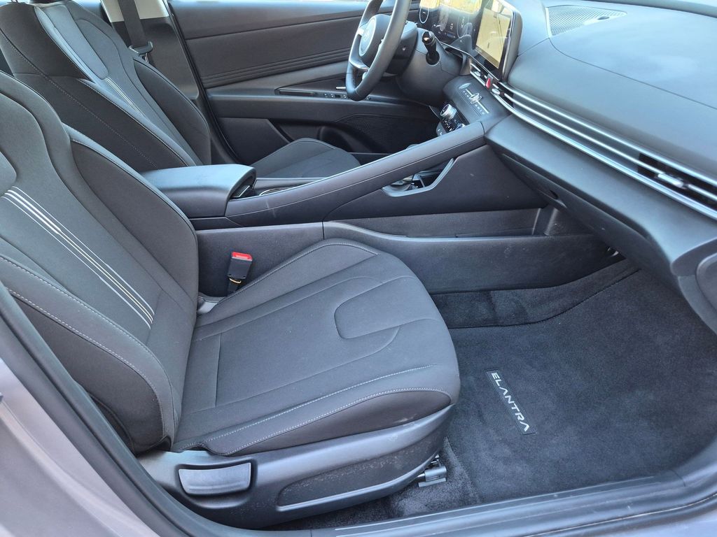 2025 Hyundai Elantra SEL - Photo 26