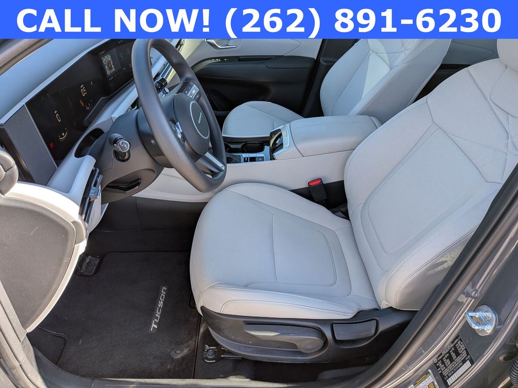 2025 Hyundai Tucson SE - Photo 11