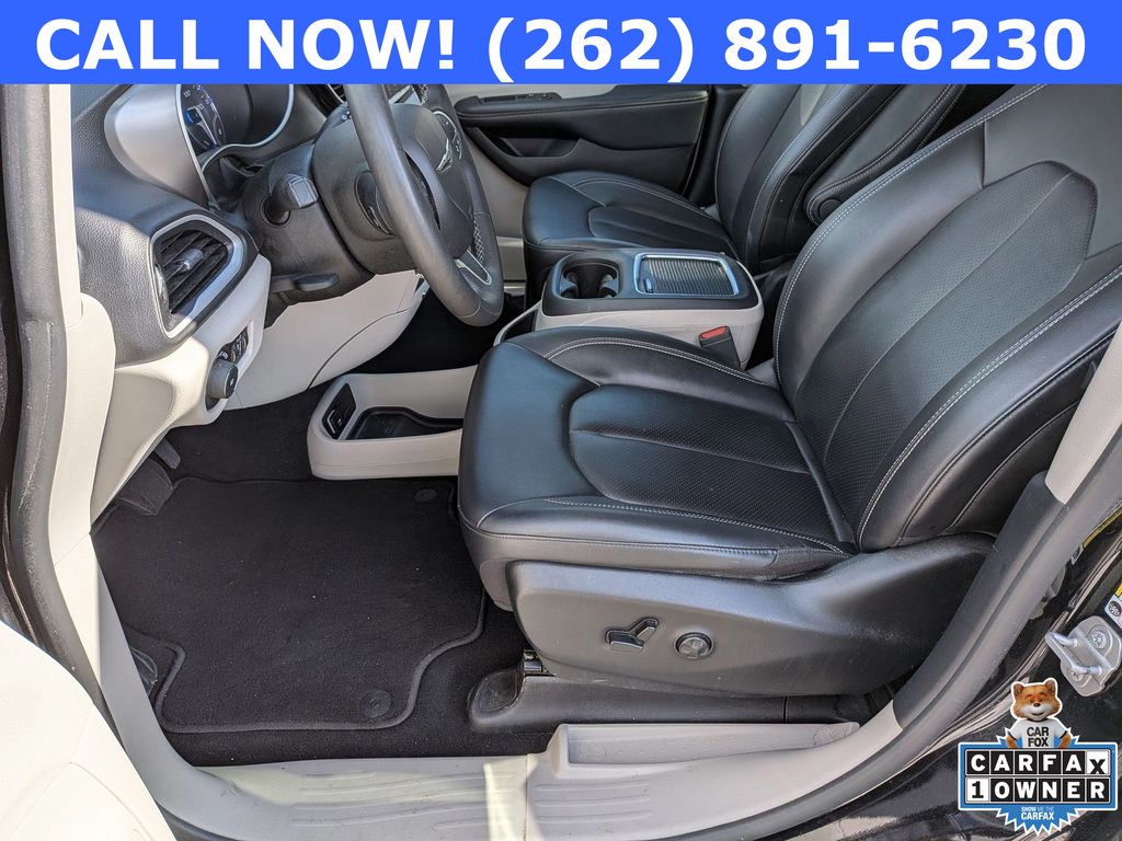 2024 Chrysler Pacifica Touring L - Photo 11