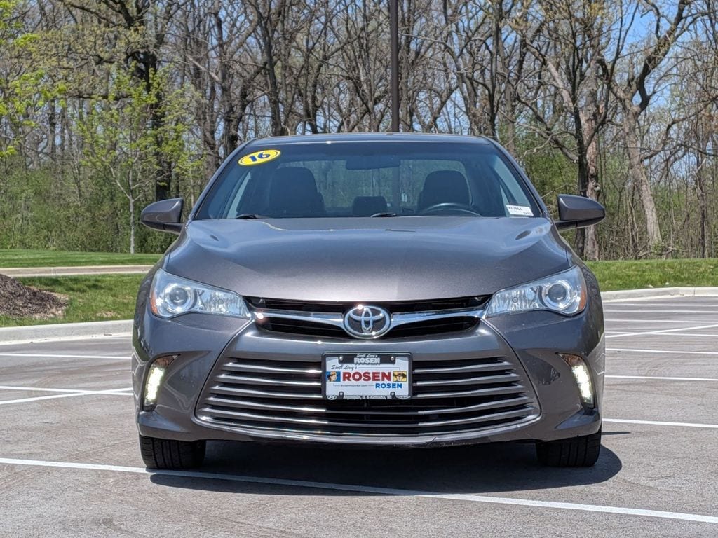 Used 2016 Toyota Camry XLE with VIN 4T4BF1FKXGR523164 for sale in Kenosha, WI