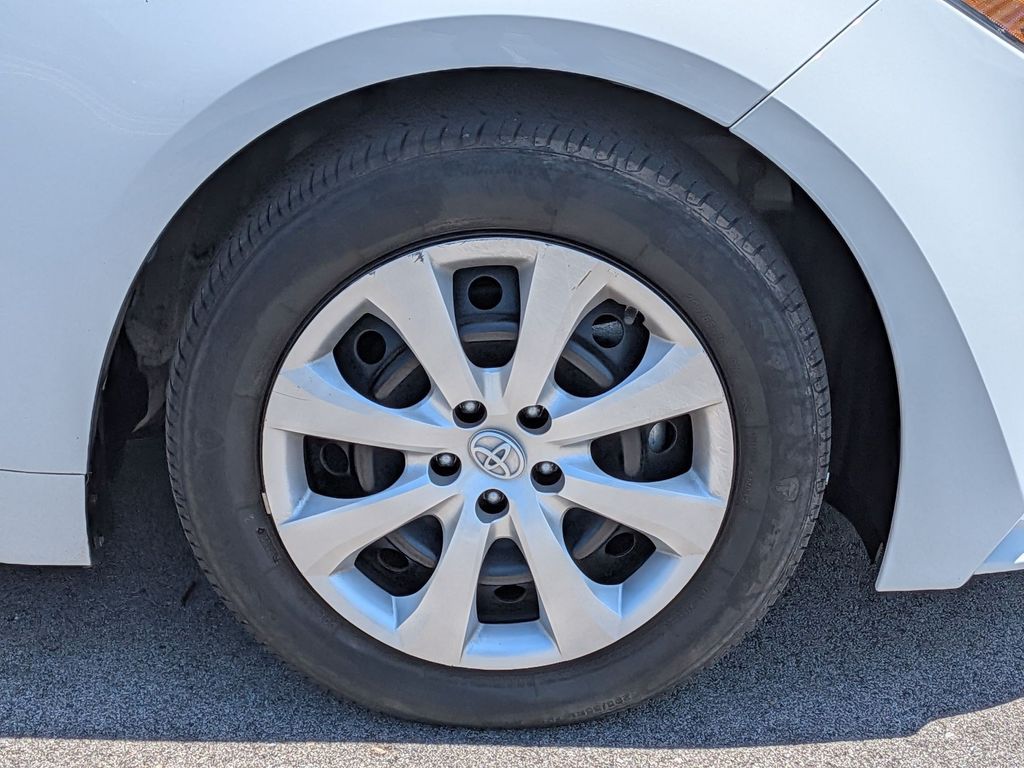 2023 Toyota Corolla LE - Photo 9