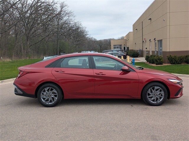 Certified 2024 Hyundai Elantra SEL with VIN KMHLM4DG5RU690071 for sale in Kenosha, WI