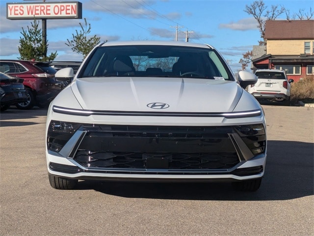 Certified 2025 Hyundai Sonata Hybrid SEL with VIN KMHL34JJXSA110632 for sale in Kenosha, WI