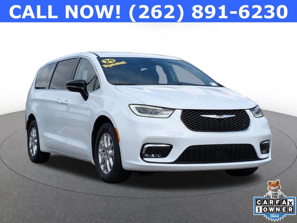 2024 Chrysler Pacifica Touring L's photo