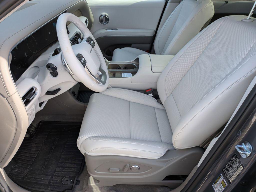 2026 Hyundai Palisade Limited - Photo 11