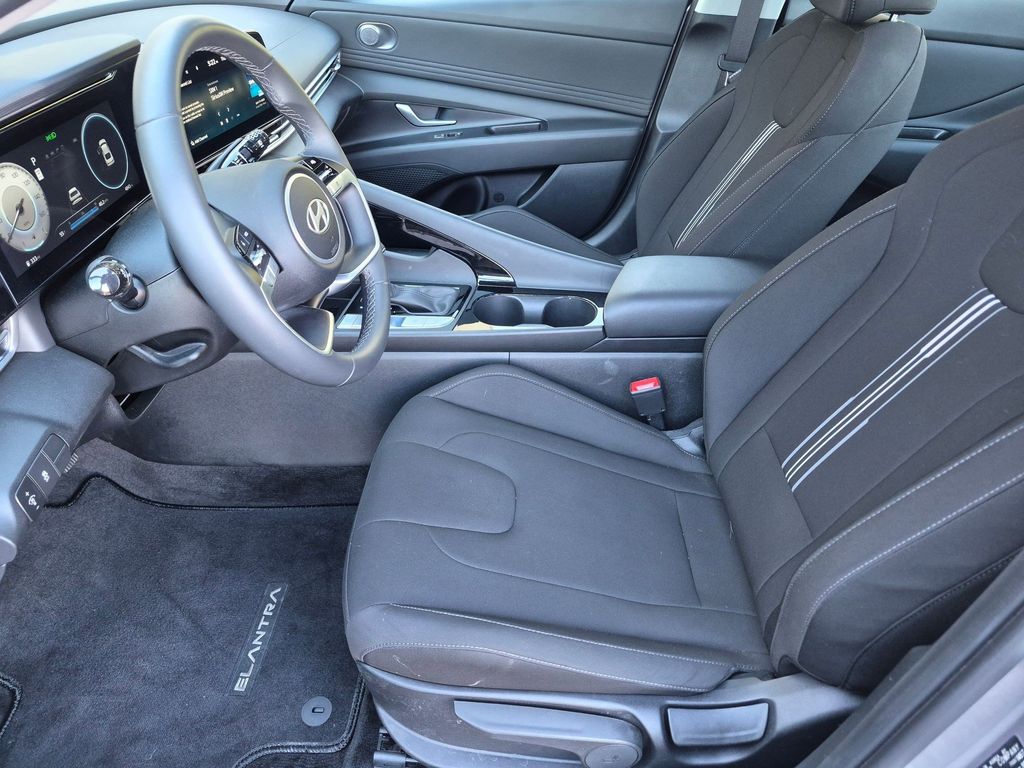 2025 Hyundai Elantra SEL - Photo 10
