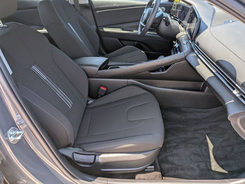 2024 Hyundai Elantra SEL - Photo 28