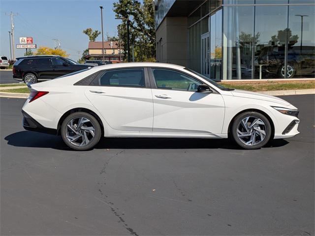 2025 Hyundai Elantra SEL Sport photo 2
