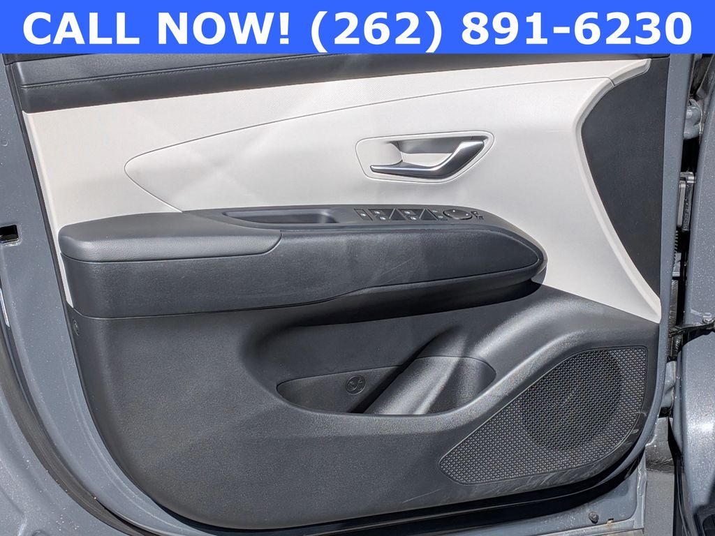 2025 Hyundai Tucson SE - Photo 12