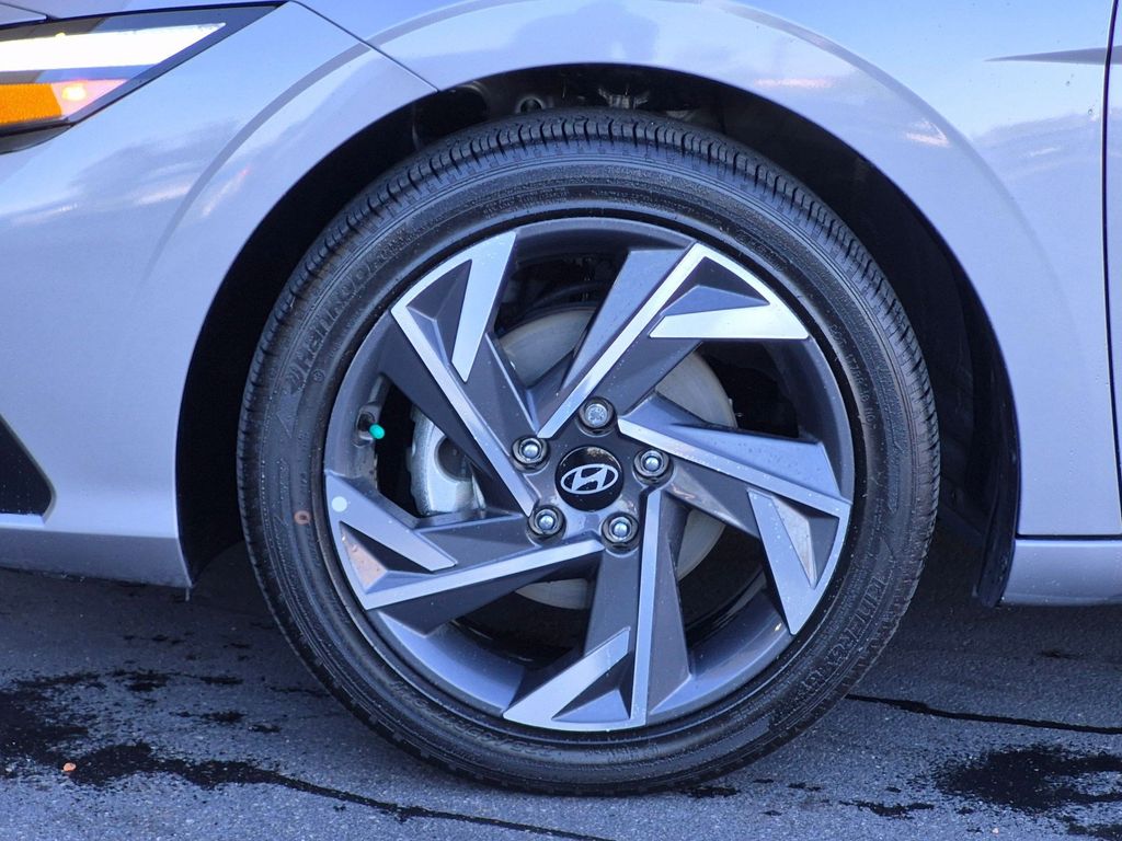 2025 Hyundai Elantra SEL - Photo 28