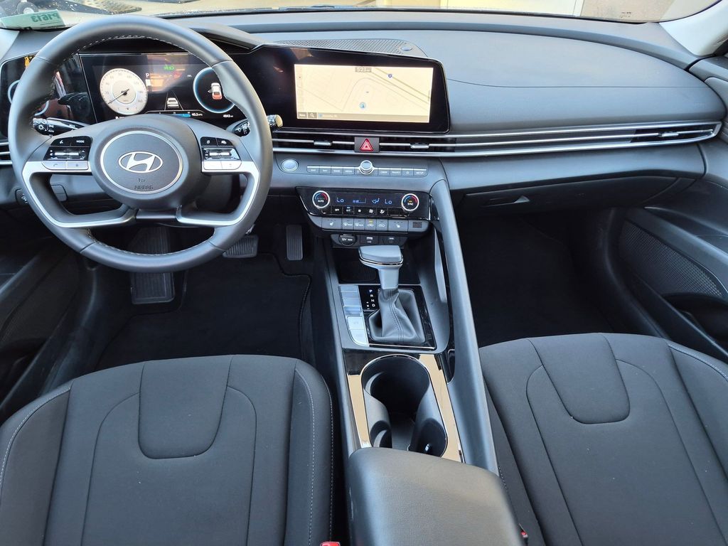 2025 Hyundai Elantra SEL - Photo 23