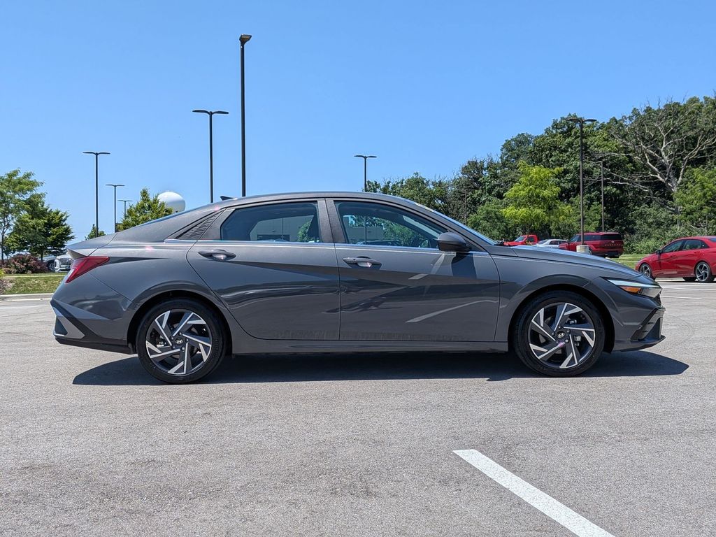 2024 Hyundai Elantra SEL - Photo 8