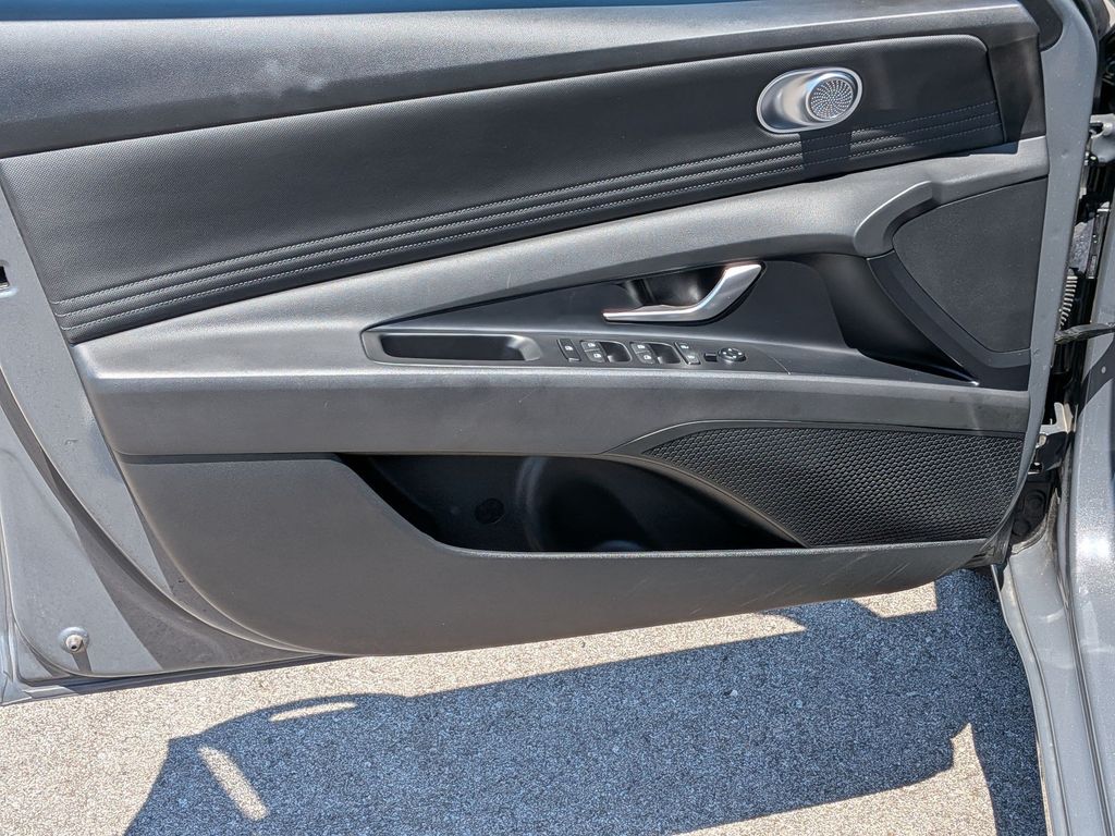 2024 Hyundai Elantra SEL - Photo 12