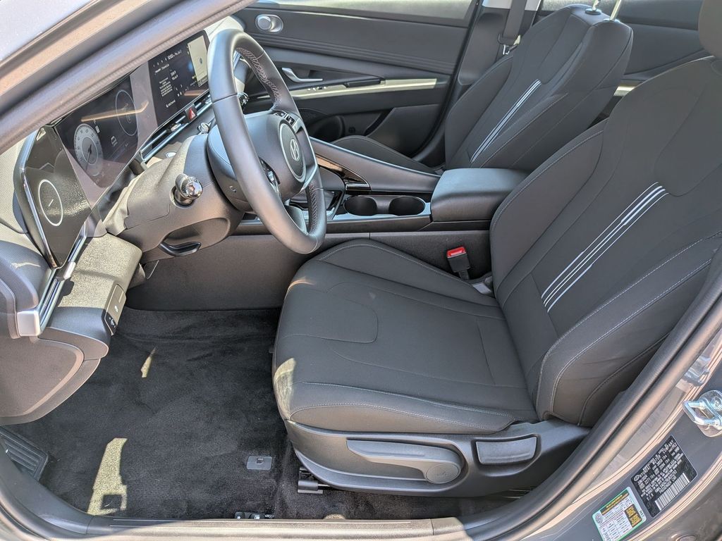 2024 Hyundai Elantra SEL - Photo 11