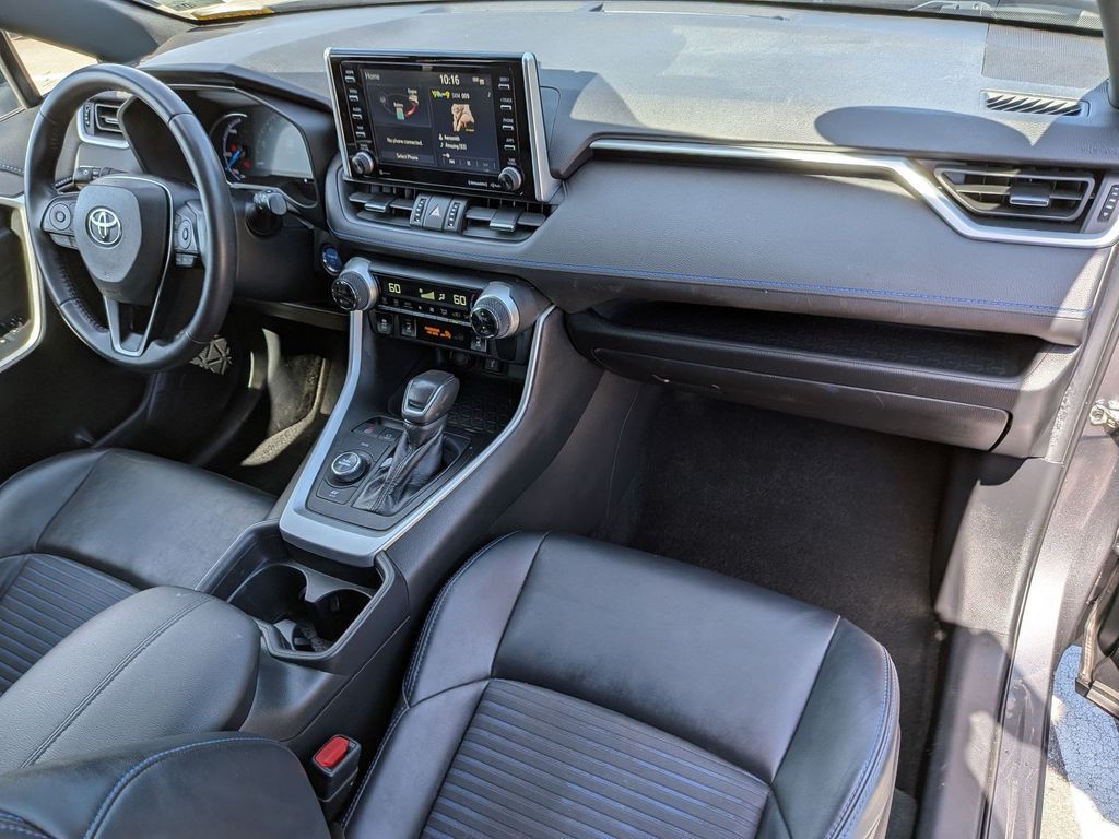 2020 Toyota RAV4 XSE - Photo 31