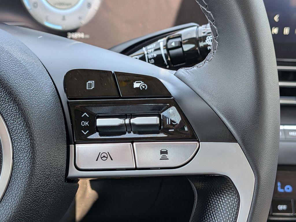 2024 Hyundai Elantra SEL - Photo 17