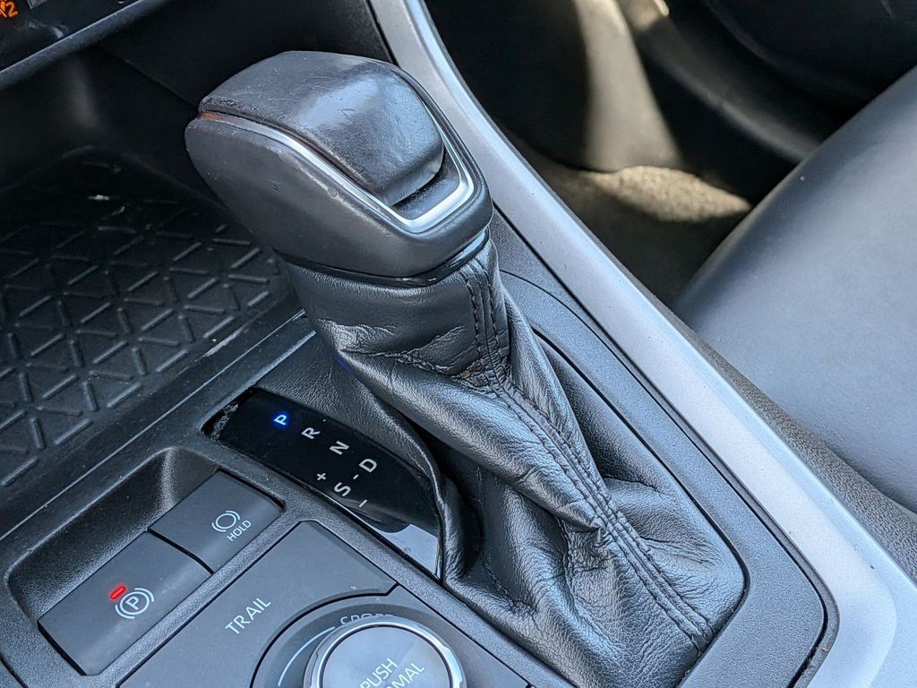 2020 Toyota RAV4 XSE - Photo 23