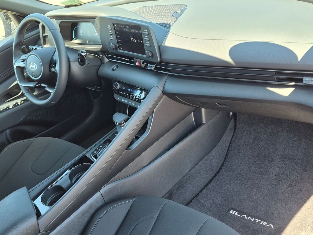2026 Hyundai Elantra SEL - Photo 27