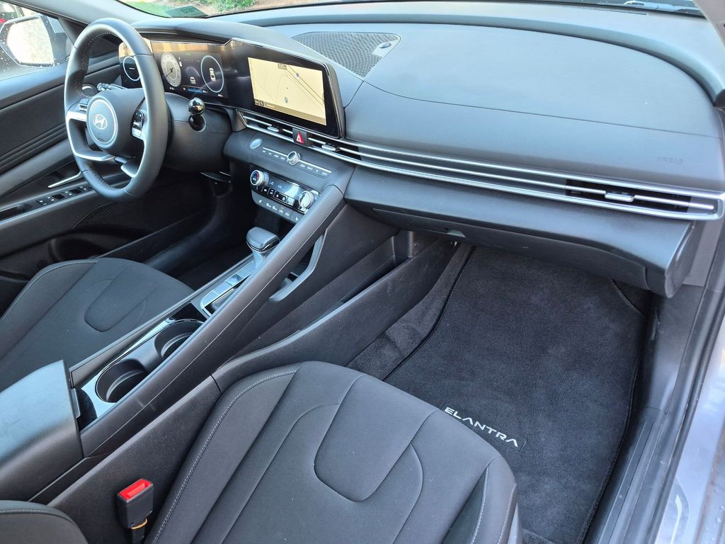 2025 Hyundai Elantra SEL - Photo 27