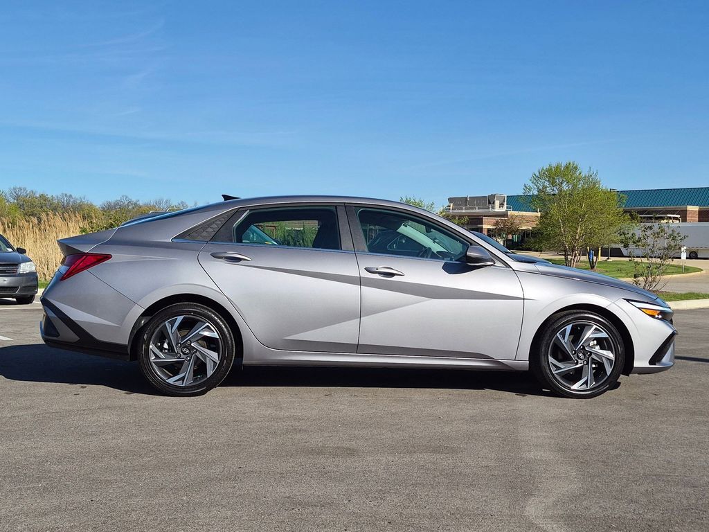 2025 Hyundai Elantra SEL - Photo 8