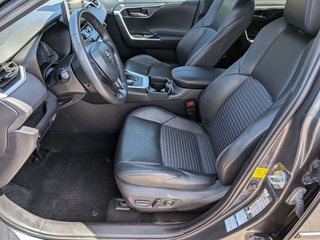 2020 Toyota RAV4 XSE - Photo 11